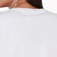 บริการ OEM เสื้อยืดผู้หญิงแบบเรียบง่าย คอปกคลาสสิก ดีไซน์มินิมอล สวมใส่สบาย พร้อมบริการออกแบบโลโก้ ขายส่ง - Product Image 4