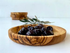 Assiette rustique en bois massif faite à la main, plateau de service pour collations, fruits, pain, desserts et table à manger - Product Image 1