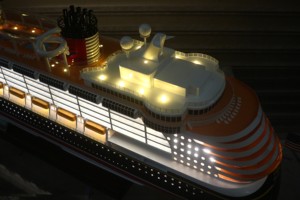 DIS.NEY DREAM WITH LIGHTS Modèle de bateau de croisière américain en bois artisanal pour la décoration de bureau, cadeau d'affaires, collection - Product Image 6