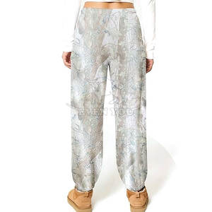 Pantalones Deportivos con Estampado de Camuflaje Selva Hechos en Pakistán, Diseñados con Corte Holgado y Tela Cómoda para un Estilo Urbano - Product Image 3