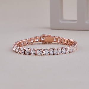 Brazalete de diseño elegante con diamantes redondos y de corte almohada creados en laboratorio, en oro macizo de 10K, 14K y 18K, de proveedor indio. - Product Image 1