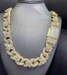 Collar de eslabones cubanos con diamantes para hombre, de proveedor indio, con acabado en oro y piedras brillantes, disponible a precio de exportación. - Product Image 3