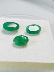 Esmeralda Zambiana Natural, Corte Ovalado, 3.62 CTS, Color Verde Premium, Excelente Brillo, Gema de Calidad Fina, Espécimen de Colección IGI - Product Image 4