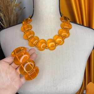 Collar con Colgante de Resina APEX ALIGN, Joyería Hecha a Mano con Color Personalizado para Mujer, Regalo Certificado por Terceros - Product Image 3