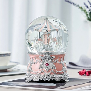 Globo de Nieve Musical Artificial de Resina de 120 mm, Hecho a Mano y Pintado a Mano, con Caballo de Carrusel, Regalo de Navidad para Ocasiones Especiales JARLL - Product Image 1