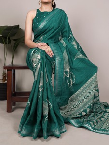 Magnifique sari indien à imprimé floral, texture riche avec des broderies Zari, pour les fêtes et les mariages, tenue élégante pour femmes. - Product Image 2