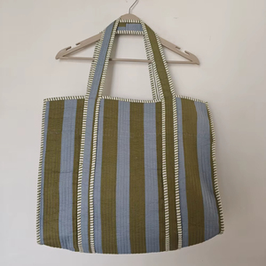 Sac fourre-tout ouvert en tissu de coton indien matelassé écologique vert rayé pour femmes, style bohème, imprimé floral - Product Image 1
