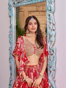 Conjunto de Lehenga Rojo de Seda Chinnon con Blusa Bordada y Dupatta de Chifón, Estilo Bollywood para Fiestas y Celebraciones - Product Image 3