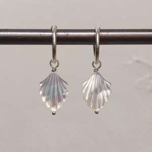Boucles d'oreilles en coquillages naturels, bijoux en coquillages bruts, boucles d'oreilles circulaires en coquillages, bijoux en coquillages artisanaux pour fête, objets de collection. - Product Image 1