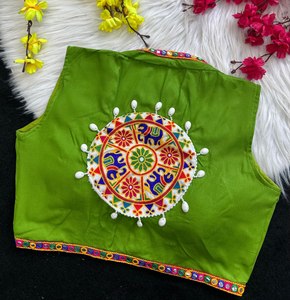 Blusa de Rayón Especial para Navratri con Trabajo Kodi, Diseño Abierto por Delante, Acolchada, Colección de Blusas Étnicas de Diseñador - Product Image 4