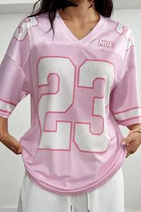 قميص كرة قدم عصري مخصص باللون الوردي بتصميم ريترو بأكمام قصيرة، زي رياضي، تي شيرت أزياء الشارع Y2K، قميص كرة قدم أمريكية - Product Image 5