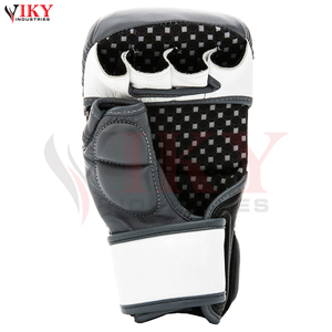 Gants de Sparring MMA Premium Gris et Blanc Contrastés à Paume Ouverte avec Logo Personnalisé – Équipement d'Arts Martiaux Mixtes OEM ODM - Product Image 2