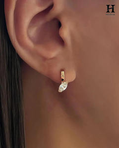 Pendientes de Aro Minimalistas de Oro con Diamantes Cultivados en Laboratorio con Corte Marquesa de Lujo para Mujer, Certificados por IGI - Product Image 5