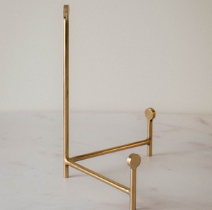 Expositor de Lujo en Metal Dorado para Muestras de Cerámica, Mármol y Granito, Soporte Decorativo para Mostrador - Product Image 1