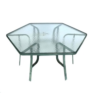 Table basse exclusive en métal avec plateau en verre, meuble décoratif central pour un style moderne et élégant. - Product Image 6
