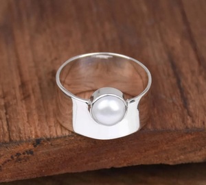 Bague cocktail en argent 925 avec perle, sertie minimaliste, perle d'eau douce, bijou unisexe pour tous les jours - Product Image 2
