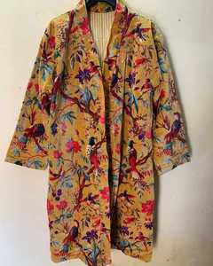 Kimono de terciopelo amarillo con estampado de pájaros, el más vendido, vestido informal, regalo perfecto de un exportador y fabricante indio. - Product Image 2