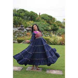 Navratri Special Kutchi Gamthi Robe de travail brodée et miroir à la main Vêtements de performance - Product Image 6