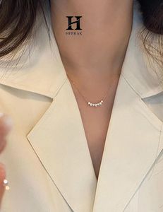 สร้อยคอทองคำ 18K ประดับเพชรเจ็ดเม็ดทรงโค้ง สร้อยคอเพชรทรงแท่งยิ้ม สร้อยคอเงินแท้ 925 จี้รูปโค้งประดับเพชร - Product Image 3
