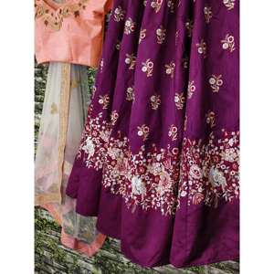 Impresionantes conjuntos de mujer Lehenga Choli Bordados florales morados - Product Image 2
