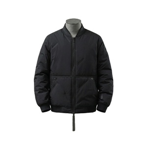 Blouson aviateur classique pour homme avec col en fourrure, veste d'hiver isolante et chaude de style pilote pour la mode et les températures froides - Product Image 1