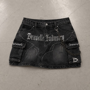 กระโปรงยีนส์ทรงคาร์โก้แบบ Stonewash สำหรับผู้หญิง, กระโปรงมินิสีดำเอวต่ำประดับโซ่และคริสตัลสไตล์โกธิคสตรีทแวร์ - Product Image 4