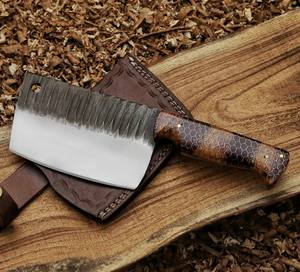 Cuchillo de carnicero nórdico hecho a mano de acero al carbono con mango de resina de panal de abeja, espiga completa, ambidiestro - Product Image 1