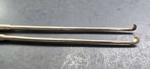 ชุดมีดตะขอสำหรับการผ่าตัดข้อต่อแบบส่องกล้อง 2 ชิ้น ยี่ห้อ Azicon ทำจากเหล็กกล้าไร้สนิม สำหรับตรวจวินิจฉัยและผ่าตัดหมอนรองข้อ - Product Image 5