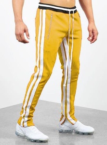 Pantalon de survêtement personnalisé en polyester pour homme – Style streetwear, idéal pour la gym et le jogging - Product Image 4
