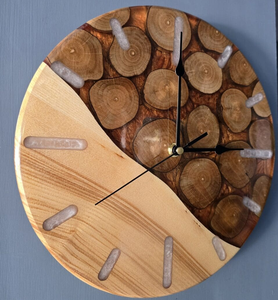 Reloj de pared de diseño rústico en madera y resina epoxi para regalo y decoración del hogar. Reloj decorativo de alta calidad para restaurante y hotel. - Product Image 1