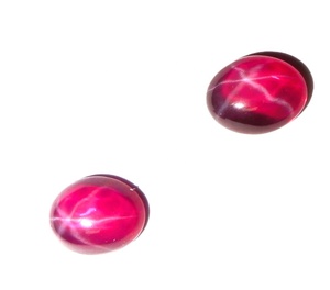 Rubis étoilé transparent ovale 7x9 mm 3,5 carats, cabochon poli créé en laboratoire avec effet étoile à 6 branches pour la fabrication de bijoux - Product Image 1