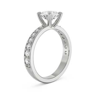 Anillo de cóctel de moissanita de corte redondo con banda pavé en plata de ley 925 chapada en oro para mujer, compromiso y boda - Product Image 2