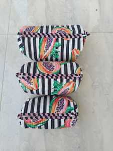 Ensemble de 3 trousses de toilette matelassées de qualité supérieure, organiseur de cosmétiques en coton, trousse de maquillage de voyage, étui de voyage résistant à l'eau pour femmes, en gros - Product Image 1