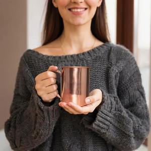 Mug en cuivre de style classique éco-responsable Daystar Trade Premium avec poignée, fabriqué à la main pour la maison, la cuisine, le restaurant, le bar et les cadeaux - Product Image 3