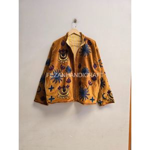 Veste en velours brodée pour femmes, motif floral, col mandarin, manches longues, tenue d'automne, design de broderie à la main - Product Image 1