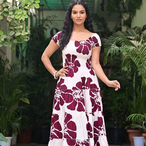 Robe midi/maxi élégante pour femme, imprimé géométrique, tissée, écologique, décontractée, avec haut smocké et col rond, pour le quotidien - Product Image 1