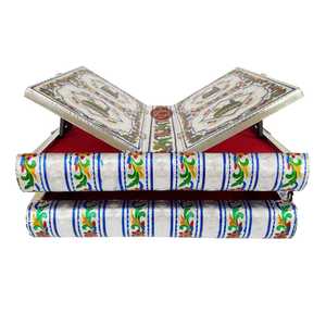 Support en bois clair avec motifs floraux découpés au laser, pieds courbés, surface inclinée, décoration traditionnelle faite à la main - Product Image 5