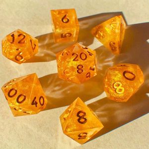 Juego de dados de resina de colores hechos a mano para aventuras de rol de mesa, sesiones de juegos DND, fiestas y regalos para coleccionistas - Product Image 4