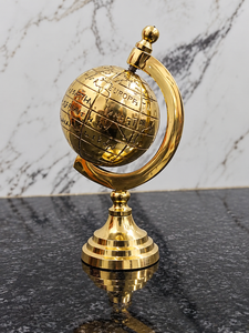 Globe décoratif en laiton fait main, finition dorée, style vintage, carte du monde, ornement de table, décoration de bureau, salle d'étude - Product Image 1
