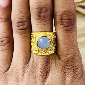 Bague Bohème Tendance en Calcédoine Bleue Unique, Bijou en Laiton Plaqué Or 18 carats pour Femme, Anneau Floral Ethnique Spectaculaire, Vente en Gros - Product Image 4