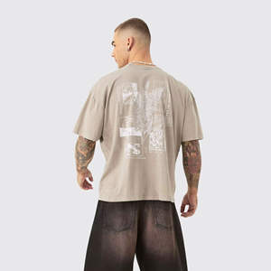 Camiseta Gráfica Oversize Beige para Hombre, Mezcla de Algodón, Estilo Urbano, Estampado Trasero, Manga Corta, Etiqueta Privada Personalizada - Product Image 1