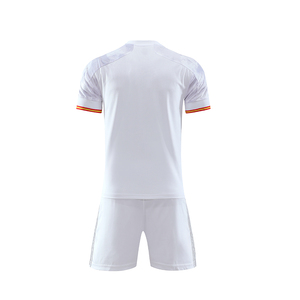 ชุดฟุตบอลแบบซับลิเมชั่นสั่งทำพิเศษจาก PUFFIN SPORTS OEM สำหรับผู้ชาย คอวี แขนสั้น ระบายเหงื่อได้ดี เหมาะสำหรับทุกฤดูกาล - Product Image 3