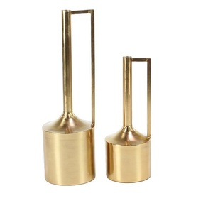 Nouvel ensemble de deux vases à fleurs au design moderne, faits à la main, au design simple, pour la décoration de la maison et des hôtels. - Product Image 1