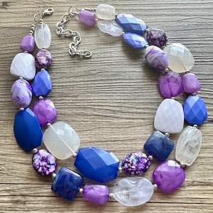 Collier tendance en résine fait main au design attrayant - Product Image 3