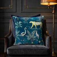 Housse de coussin décorative de luxe en velours de coton bleu sarcelle avec imprimé léopard, oiseaux et forêt