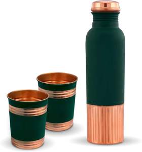 Bouteille d'eau en cuivre vert forêt avec base texturée, bouteille d'hydratation de designer haut de gamme pour le bureau, les voyages, le bien-être et les cadeaux - Product Image 3