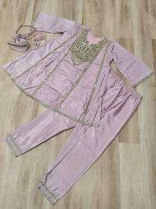 Conjunto de Seda Rosa Pastel, Kurta con Bordado de Espejo y Pantalón a Juego, Elegante Traje Festivo para Bodas y Fiestas - Product Image 1