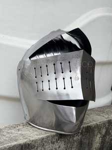 Casque médiéval artisanal gravé, armure de chevalier en acier, casque de bataille Renaissance pour cosplay - Product Image 4