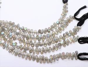 Cuentas facetadas de labradorita natural AAA en forma de pera de 4x6 mm, cuentas de piedras preciosas de labradorita, hilo de cuentas de labradorita azul brillante de 7.5 pulgadas - Product Image 2