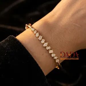 กำไลข้อมือเพชรสำหรับสตรีประดับอัญมณีทรงโค้งมรกตหลายรูปทรงพิเศษ - Product Image 4